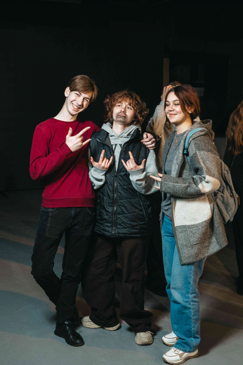 Насильство, що криється за нормальністю – у Запоріжжі молодь презентувала незвичну виставу (фото)