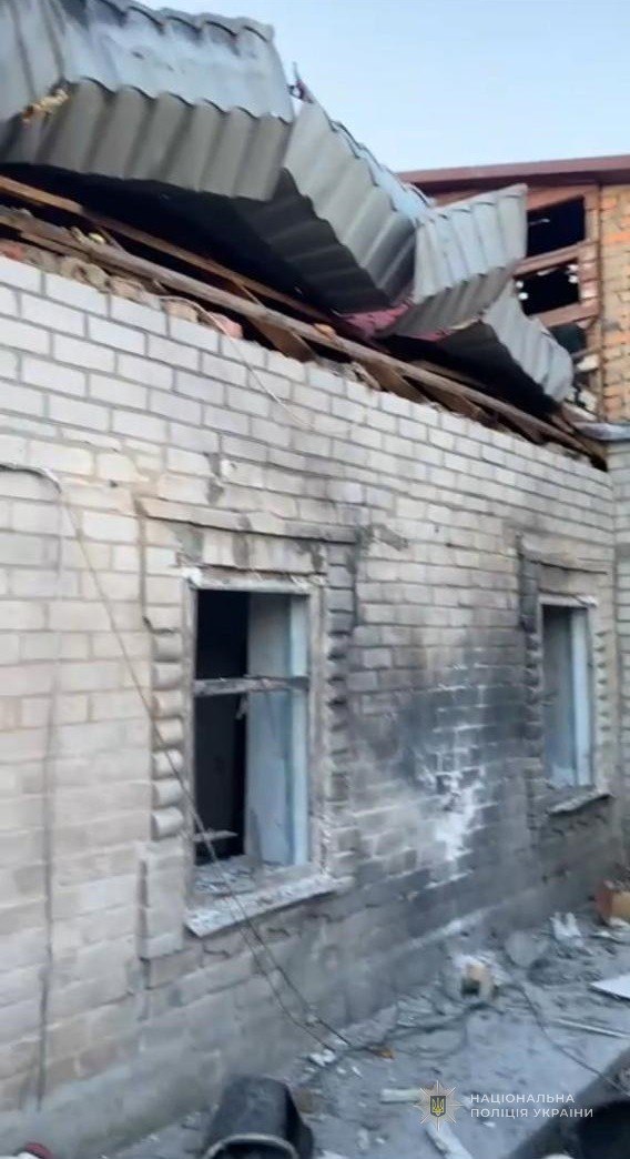 Атака дронами на Запорізький район: пошкоджено будинки та авто, є поранені (фото)