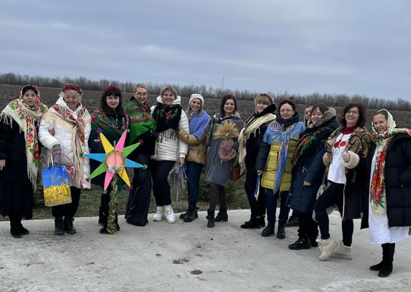 Жительки Запорізької області на Маланку зібрали гроші на генератор для військових - фото