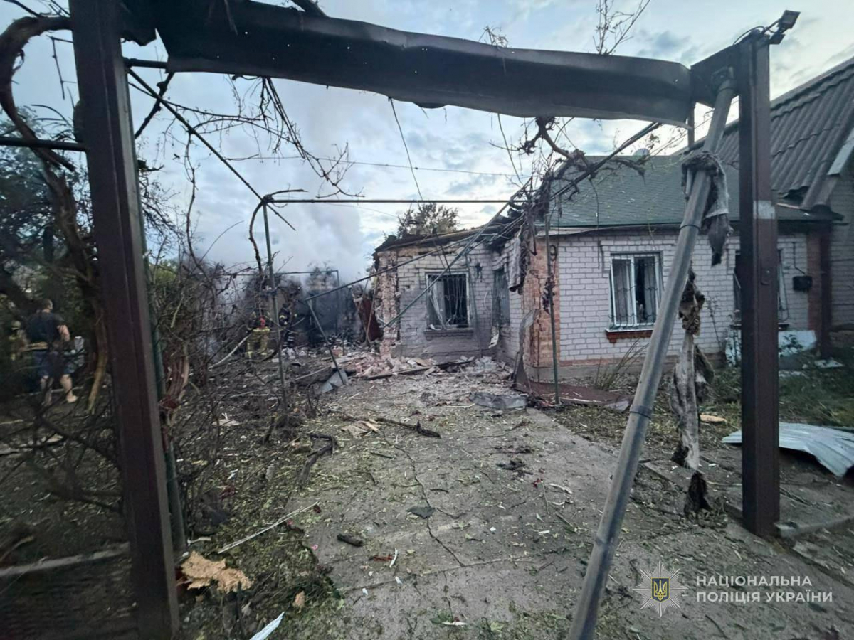У Запоріжжі через атаку дронів постраждала жінка, пошкоджено СТО та приватні будинки (фото, відео)