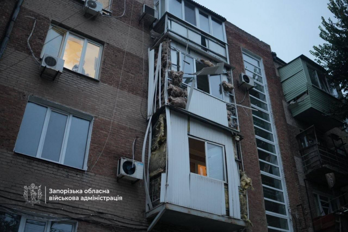 Росіяни вдарили дронами по Запоріжжю: загинула 27-річна жінка, поранило дитину та 58-річну жительку (фото)