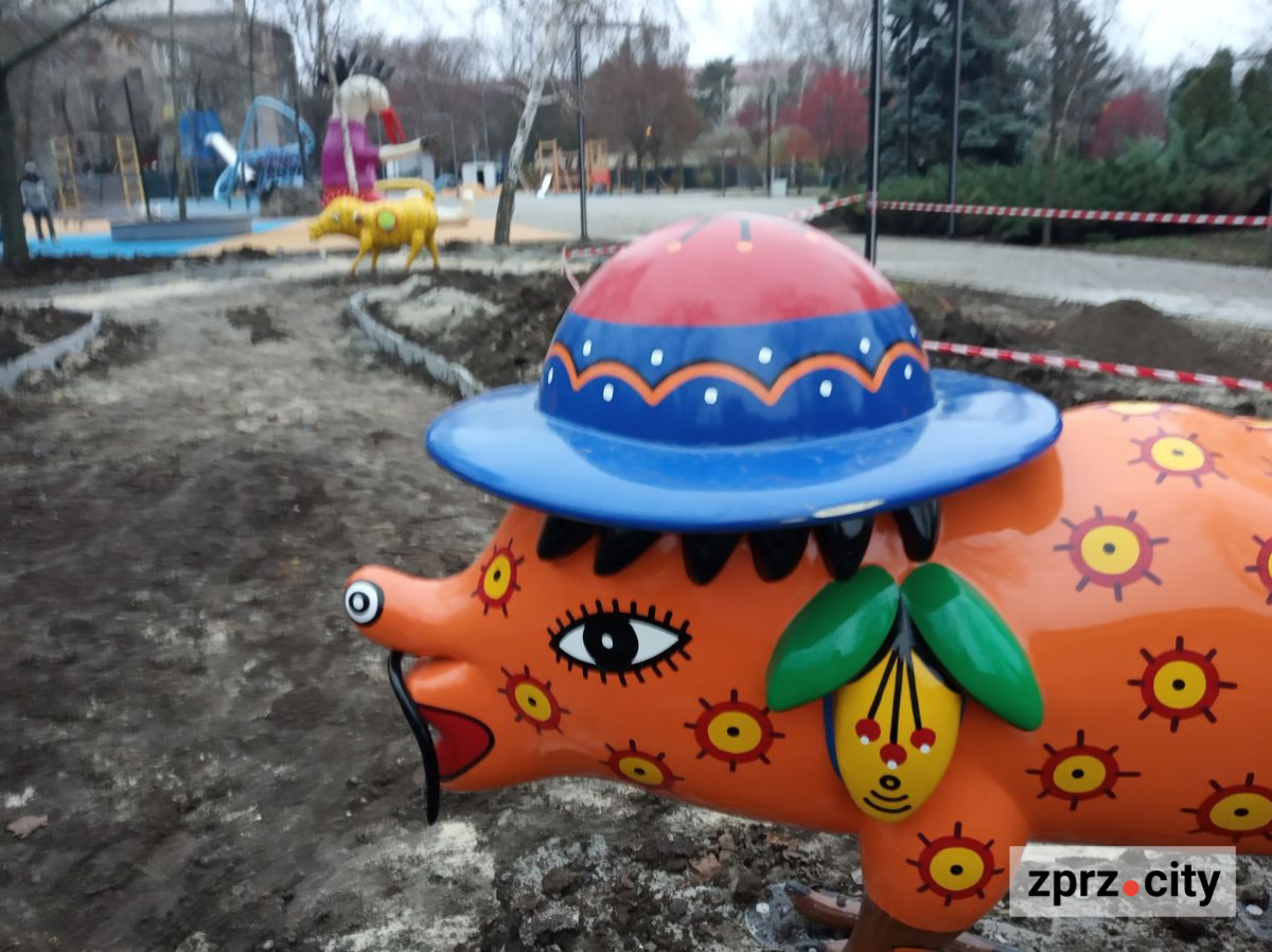 В одному із запорізьких скверів відкриють майданчик з фігурами фантастичних звірів - фоторепортаж