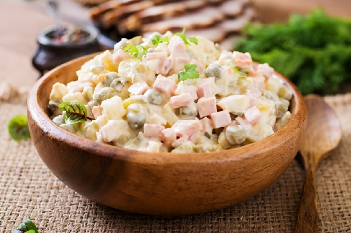 Як приготувати дуже популярний латвійський салат, схожий на олів'є - рецепт
