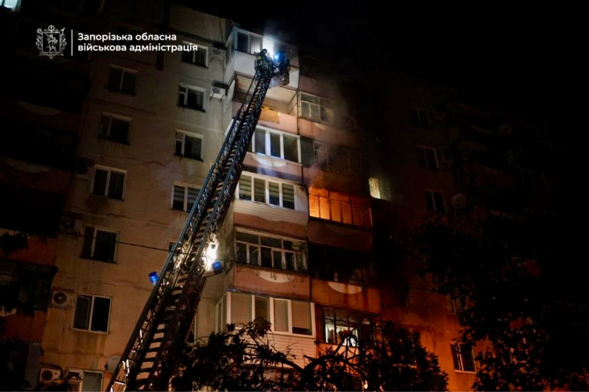 Росіяни атакували міст через Дніпро та будинок у Запоріжжі: є постраждалі (фото, відео)