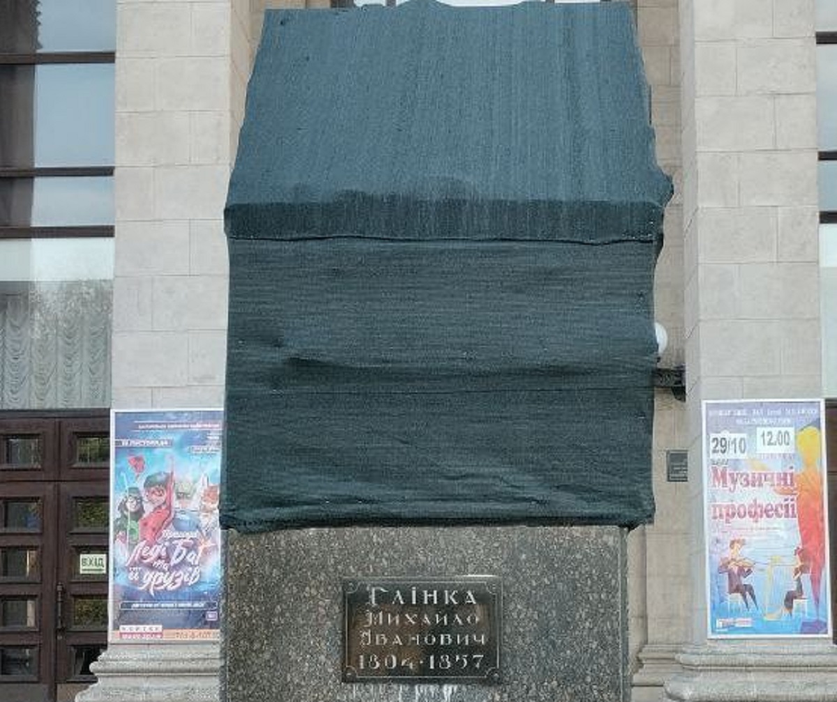 Пам'ятник Глінці у Запоріжжі почали готувати до демонтажу