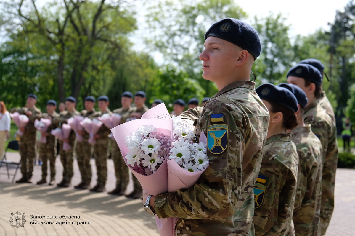 «Серце, що виховало Героя»: в Запоріжжі відкрили виставку про матерів Захисників, що загинули на війні (фото, відео)
