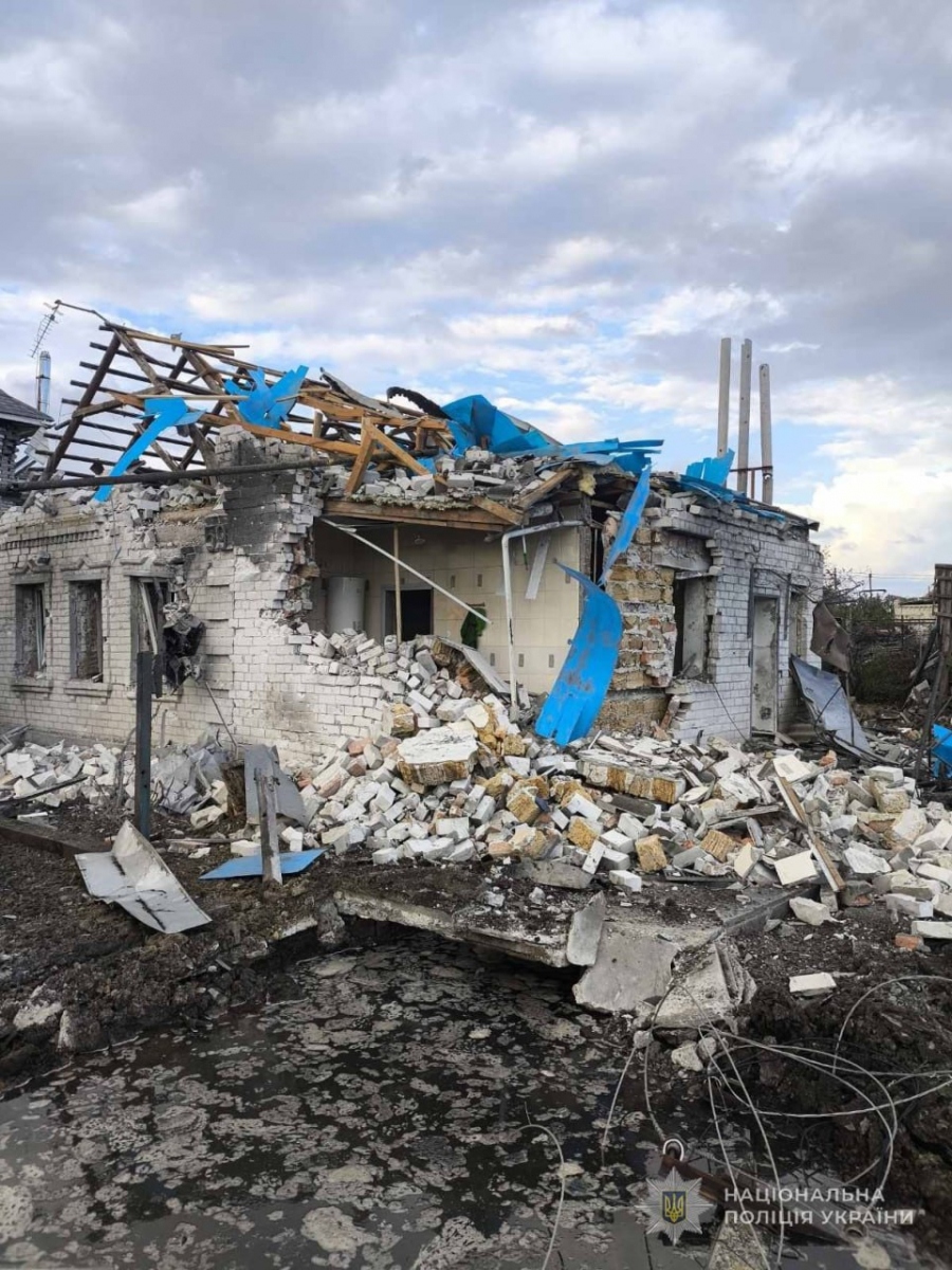 Ударили по Дніпрогесу та торговельному центру: на Запоріжжі внаслідок російських атак є поранені (фото, відео)