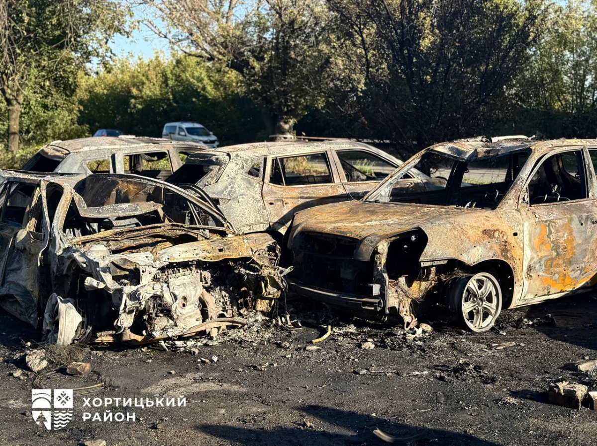 Пожежа на підприємстві, знищені автівки та жертви - російські дрони атакували Хортицький район Запоріжжя (фото)
