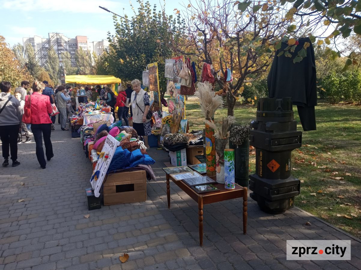 У головному парку спального району Запоріжжя відкрили патріотичну фотозону