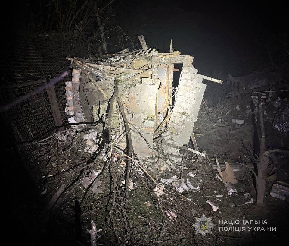 Загинув чоловік, постраждали десятки людей, спалахнули масштабні пожежі - наслідки ворожих атак по Запоріжжю  (фото)