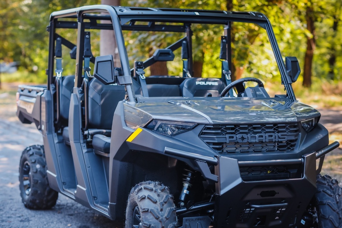 Маневрені та швидкі: Метінвест передав Нацгвардійцям багі та мотоцикли