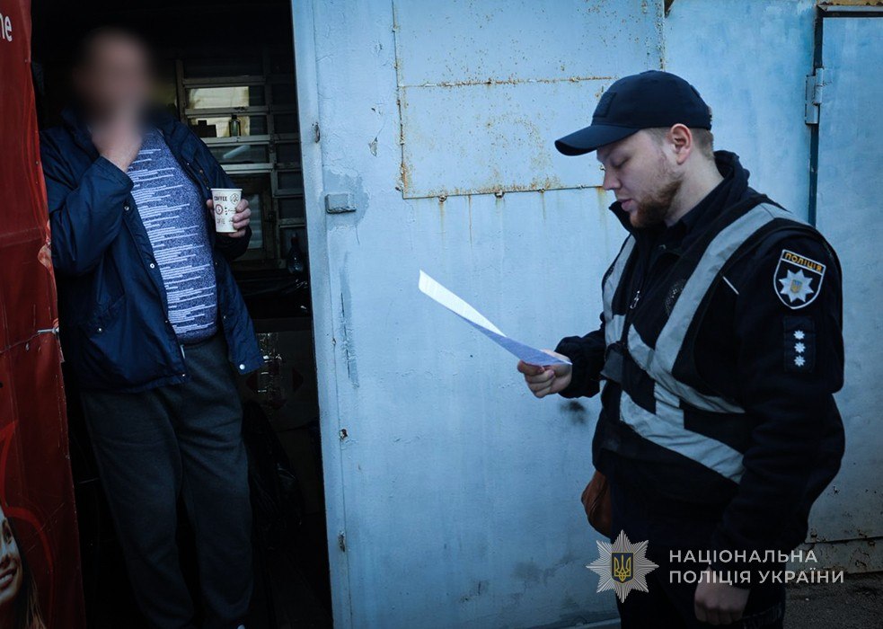 Сімейний тютюновий бізнес: у Запоріжжі викрили мережу підпільного продажу цигарок (фото)