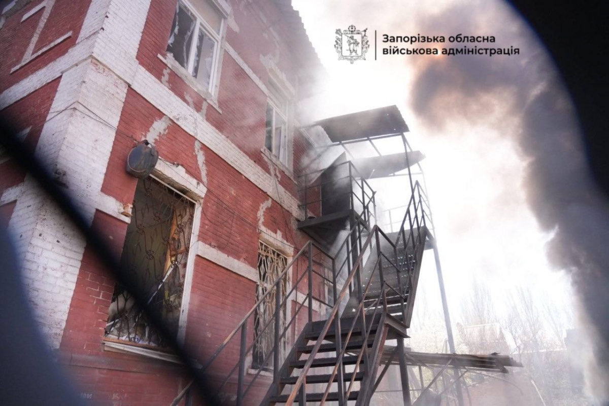 Безпілотники вдарили по трьох районах Запоріжжя: росіяни атакували житлові квартали, є поранені (фото, відео)