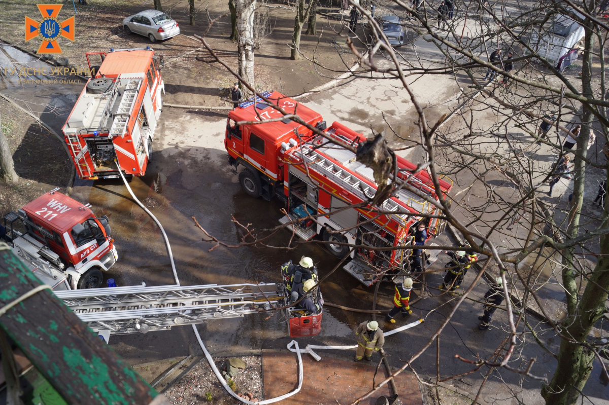 У спальному районі Запоріжжя сталася пожежа в багатоповерхівці: постраждав чоловік