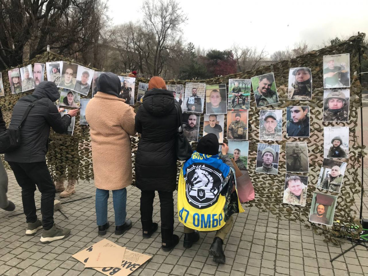 "Свято без свята" - у Запоріжжі рідні військовополонених нагадували суспільству про героїв, які знаходяться у полоні