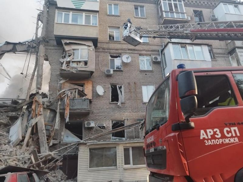 Як виглядають будинки у центрі Запоріжжя після нічного ракетного удару - фото