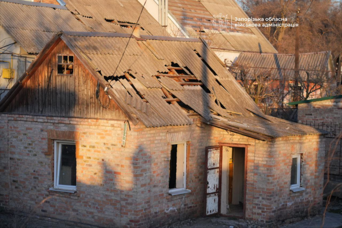 Ворог вдарив КАБами по Запоріжжю і Розумівці: поранені люди, розтрощені домівки та згорілі авто (фото, відео)