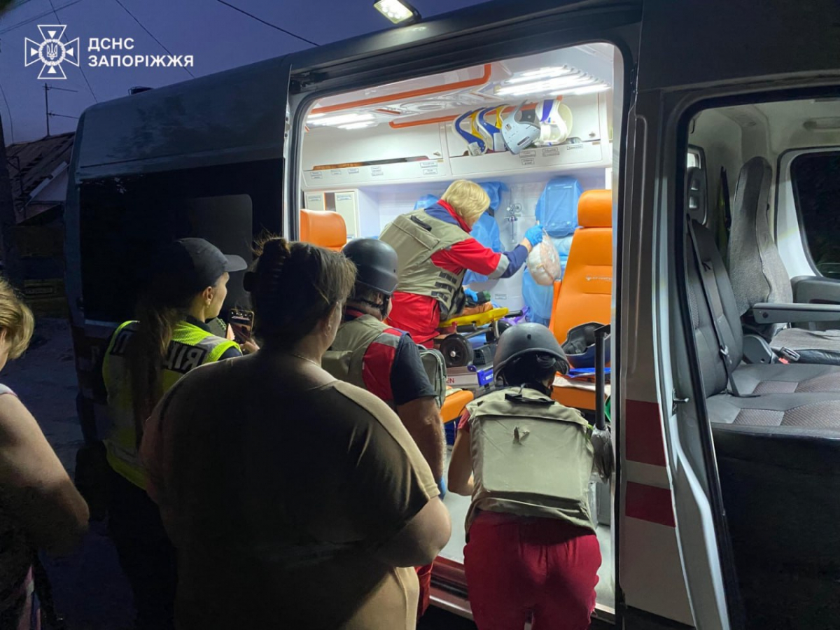 У запорізьких лікарнях десятки поранених: медики борються за життя постраждалих від ворожих атак, половина — у критичному стані