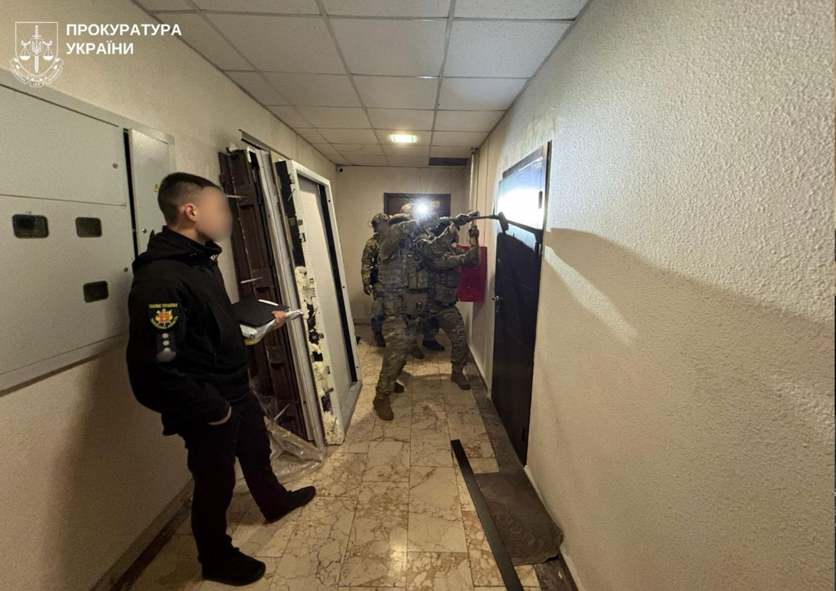 Лякали бізнес перевірками: у Запоріжжі викрили псевдоподатківців, які ошукали підприємців (фото, відео)