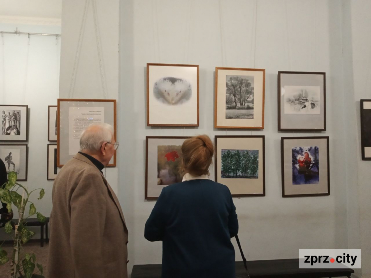Запорізькі фотохудожники завершують рік великою виставкою - показали багато еротики