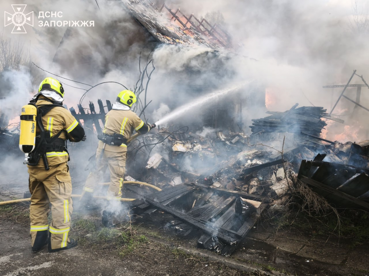 В приватному секторі Запоріжжя сталась пожежа: загинула людина - фото, відео