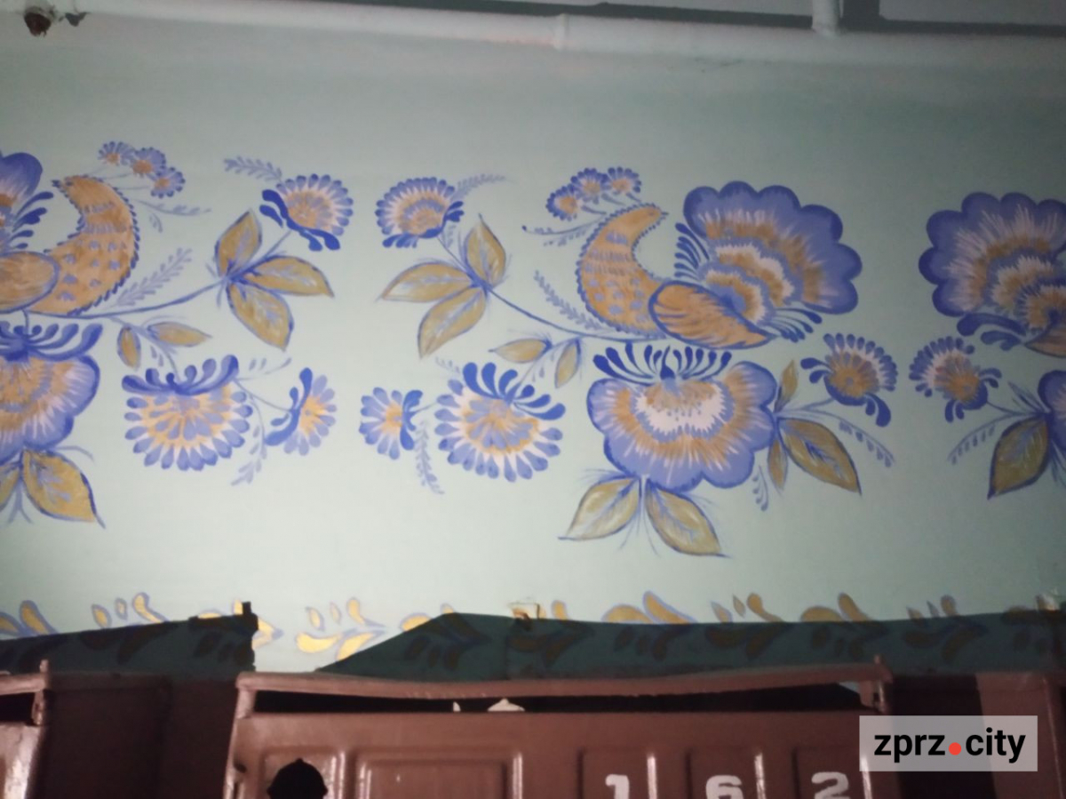 Стало відомо, хто прикрасив запорізьку багатоповерхівку розписами в стилі Марії Примаченко - фото