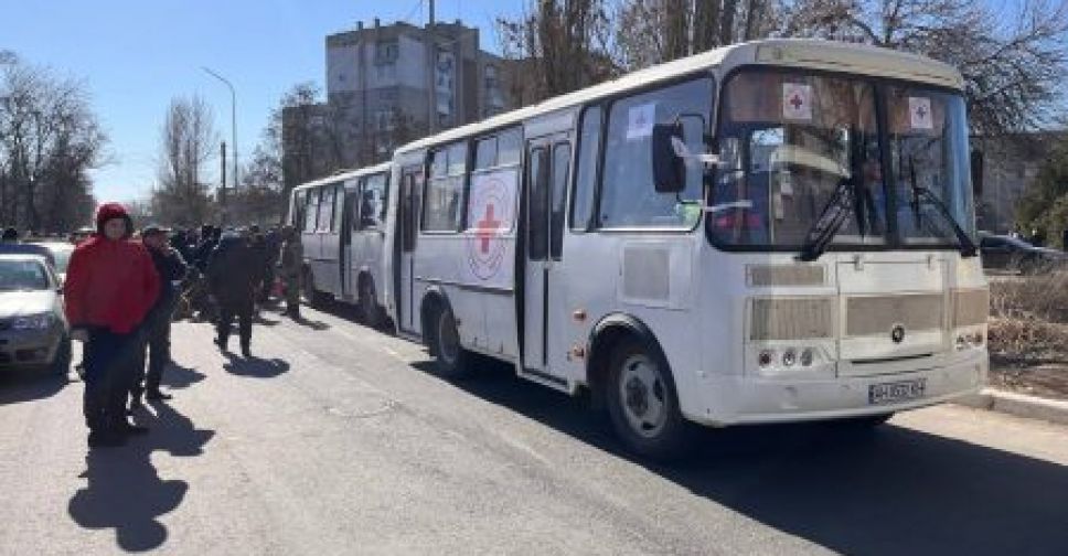 До Запоріжжя з окупованого міста евакуаційні автобуси поїхали напівпорожніми
