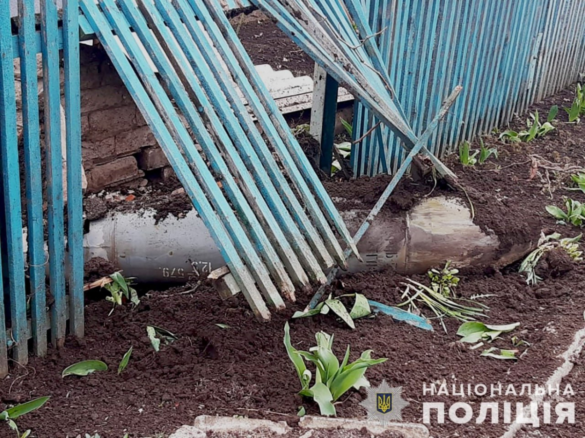 У селі Запорізької області авіабомба впала на подвір'я приватного будинку - фото