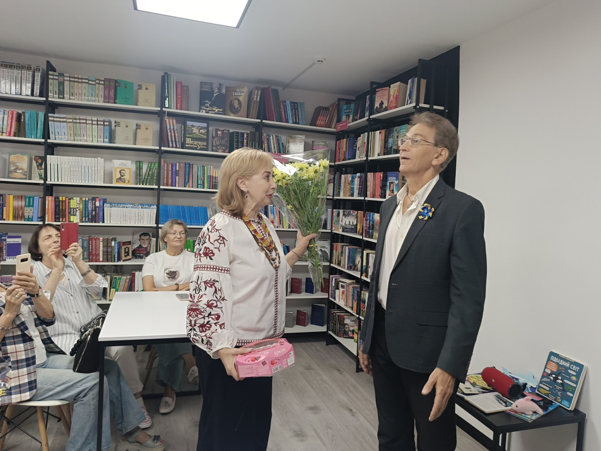 У Запоріжжі американець вивчає українську мову - як долучитись до безкоштовних курсів