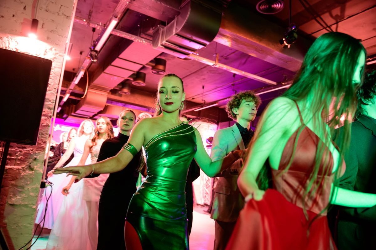 Свято з важливою метою: в Запоріжжі провели новорічний бал на підтримку захисників (фото, відео)