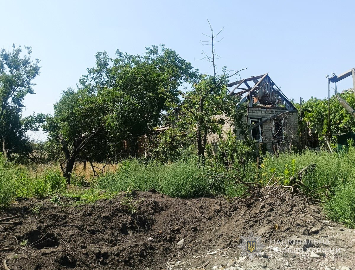 Загинули троє, четверо поранені: росіяни масовано атакували Запорізький район (фото)
