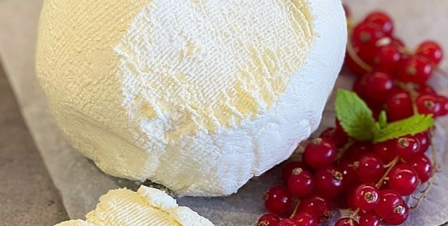 Маскарпоне зі сметани: рецепт ніжного сиру, що тане у роті - відео