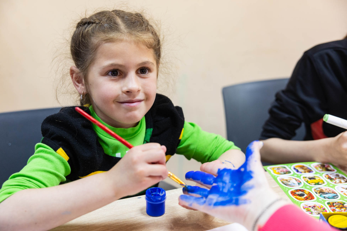 Через дотик і творчість: у запорізькому ком’юніті-центрі «Опліч Хаб» провели арттерапію для батьків і дітей