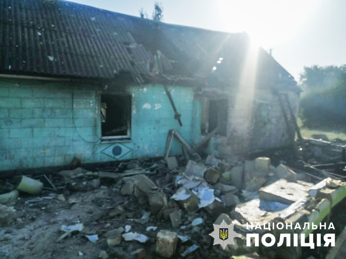 Запорізькі поліцейські показали, що залишається від будинків після обстрілів у Запорізькій області (фото)