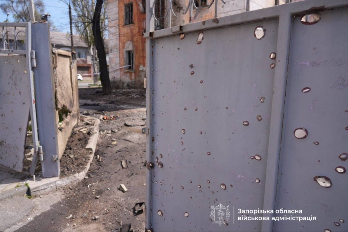 Ударили «шахедом» по соціальному центру: у Запоріжжі поранено дитину — що розповіли свідки (фото, відео)