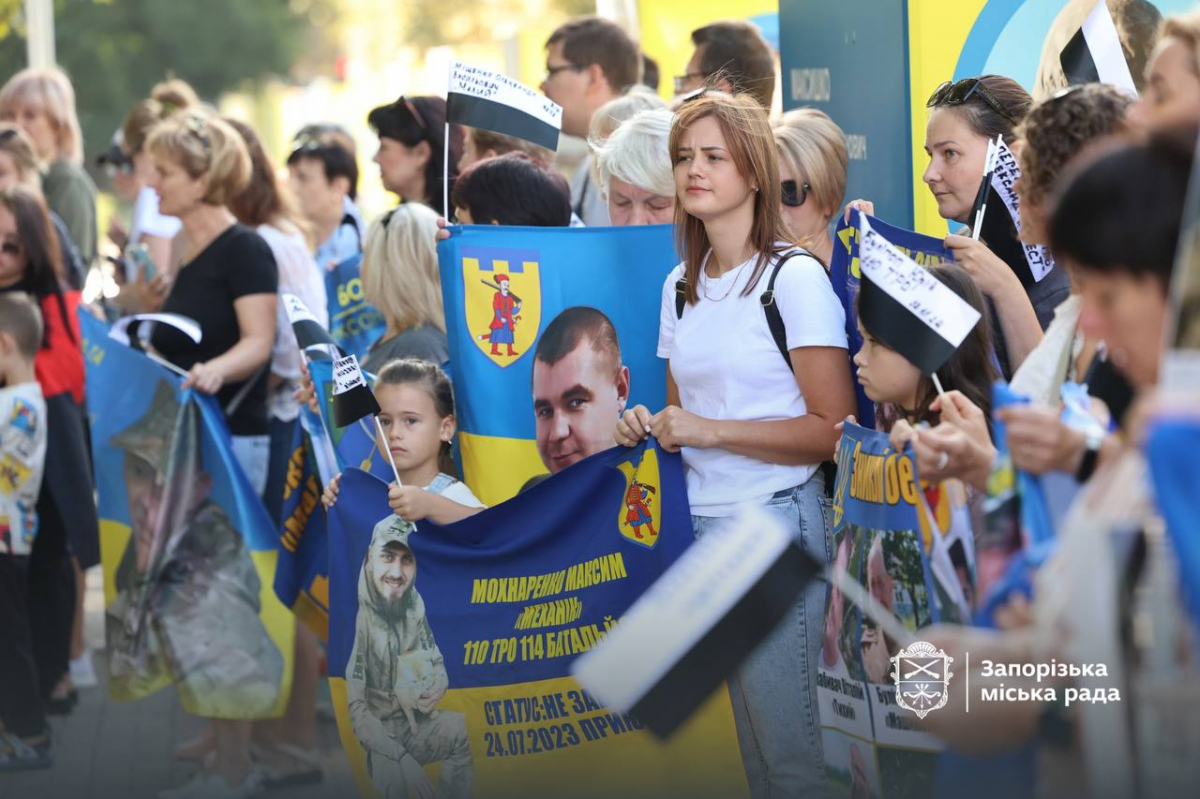 У Запоріжжі з'явилась нова меморіальна локація - вона присвячена українським захисникам, які досі не повернулись додому (фото)