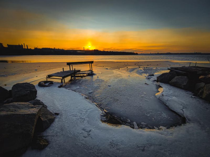 Крижана казка - фотограф зняла зимову красу річки Дніпро в Запоріжжі