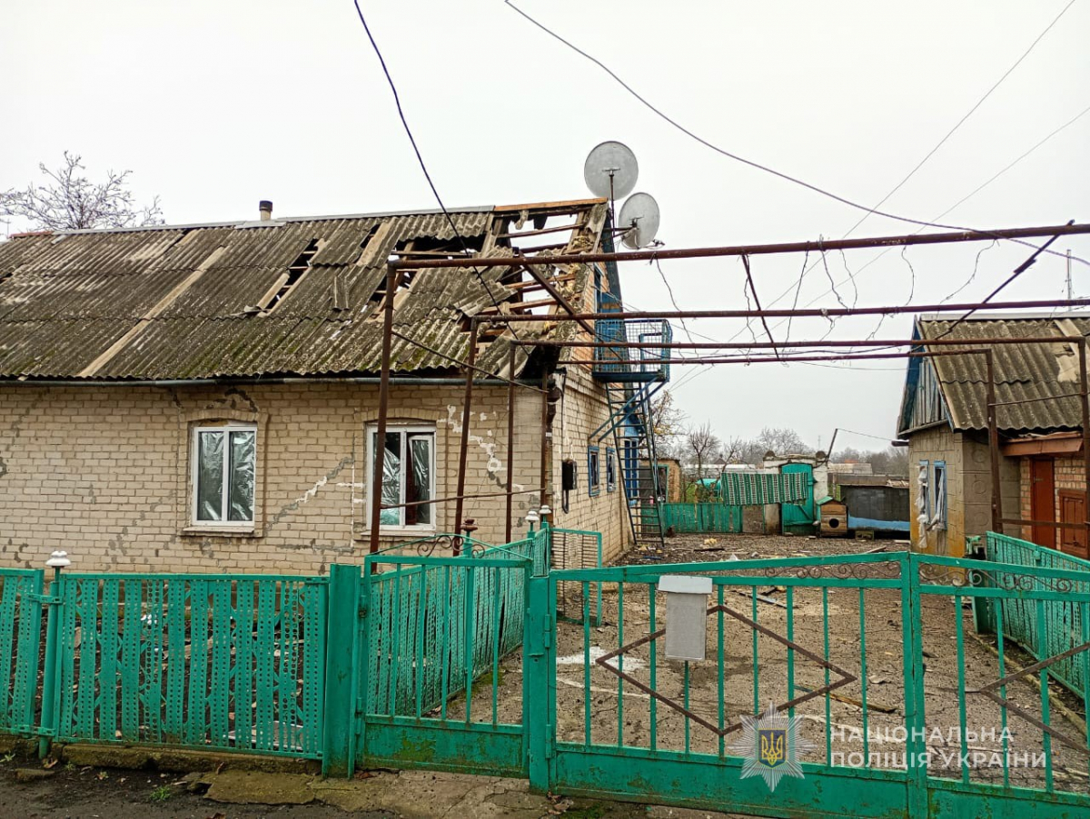 Атакували дронами транспорт – у Запорізькому районі росіяни вдарили по швидкій та поліції (фото)