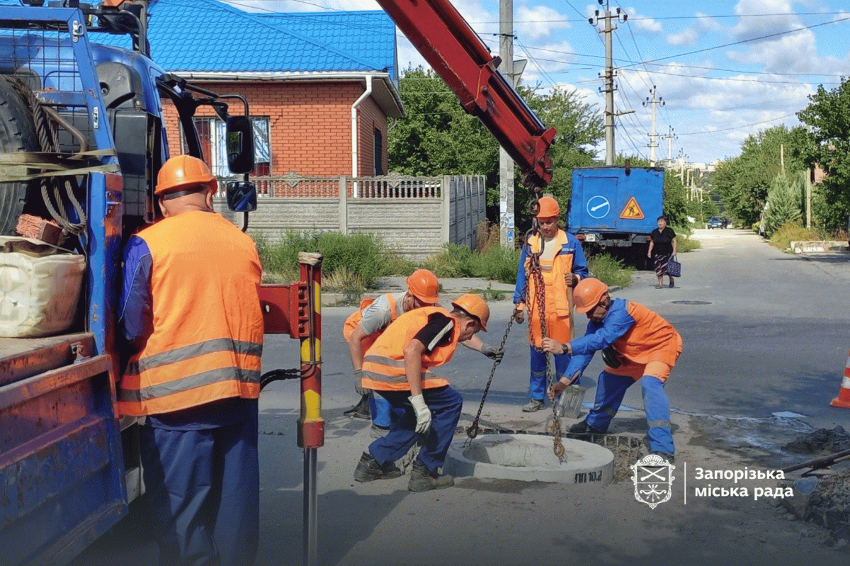 У Космічному районі триває комплексний ремонт водогону, фото Запорізької міської ради