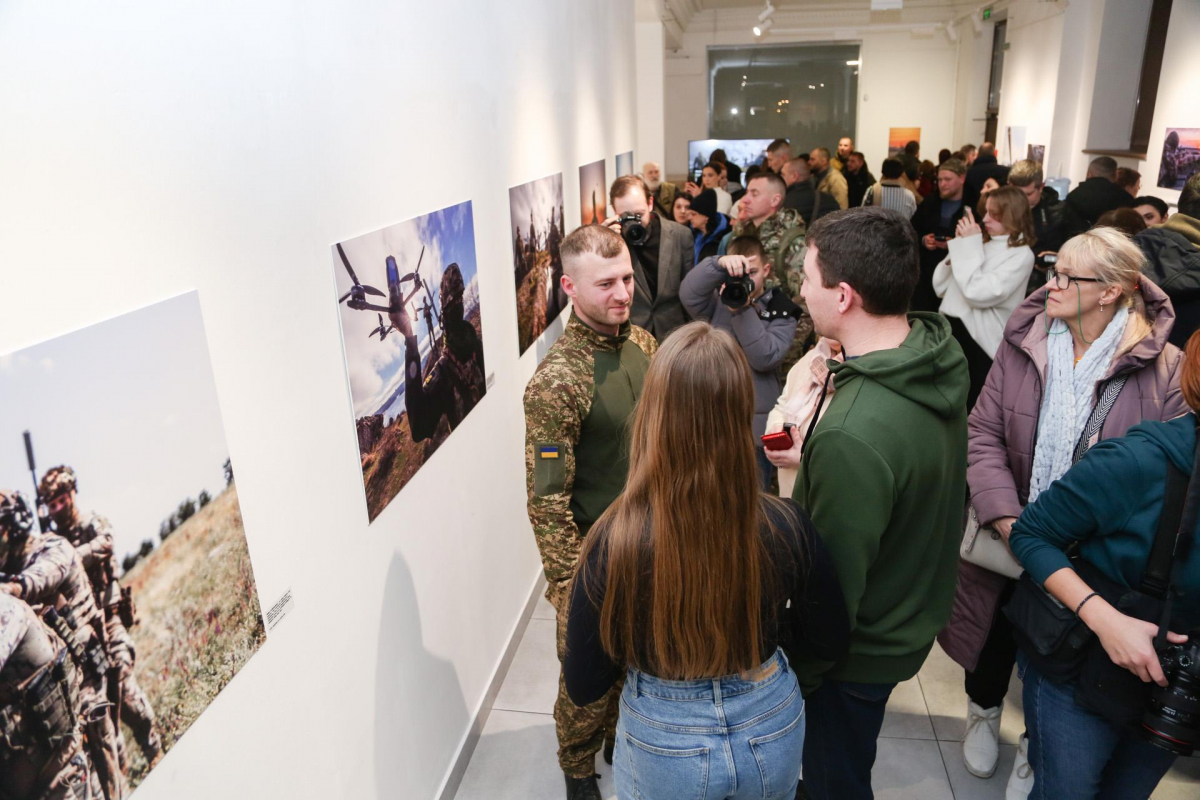 Відомий запорізький фотограф, який чудово знімає Хортицю, пішов у Нацгвардію і присвятив їй виставку