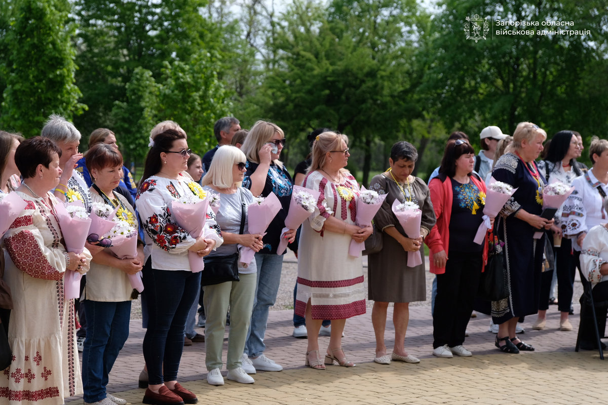 «Серце, що виховало Героя»: в Запоріжжі відкрили виставку про матерів Захисників, що загинули на війні (фото, відео)