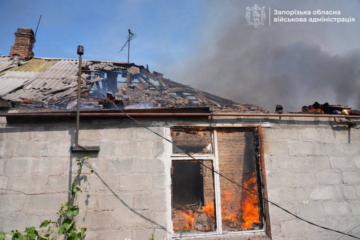 Росіяни масовано атакували Запоріжжя дронами – є руйнування та поранені (фото, відео)