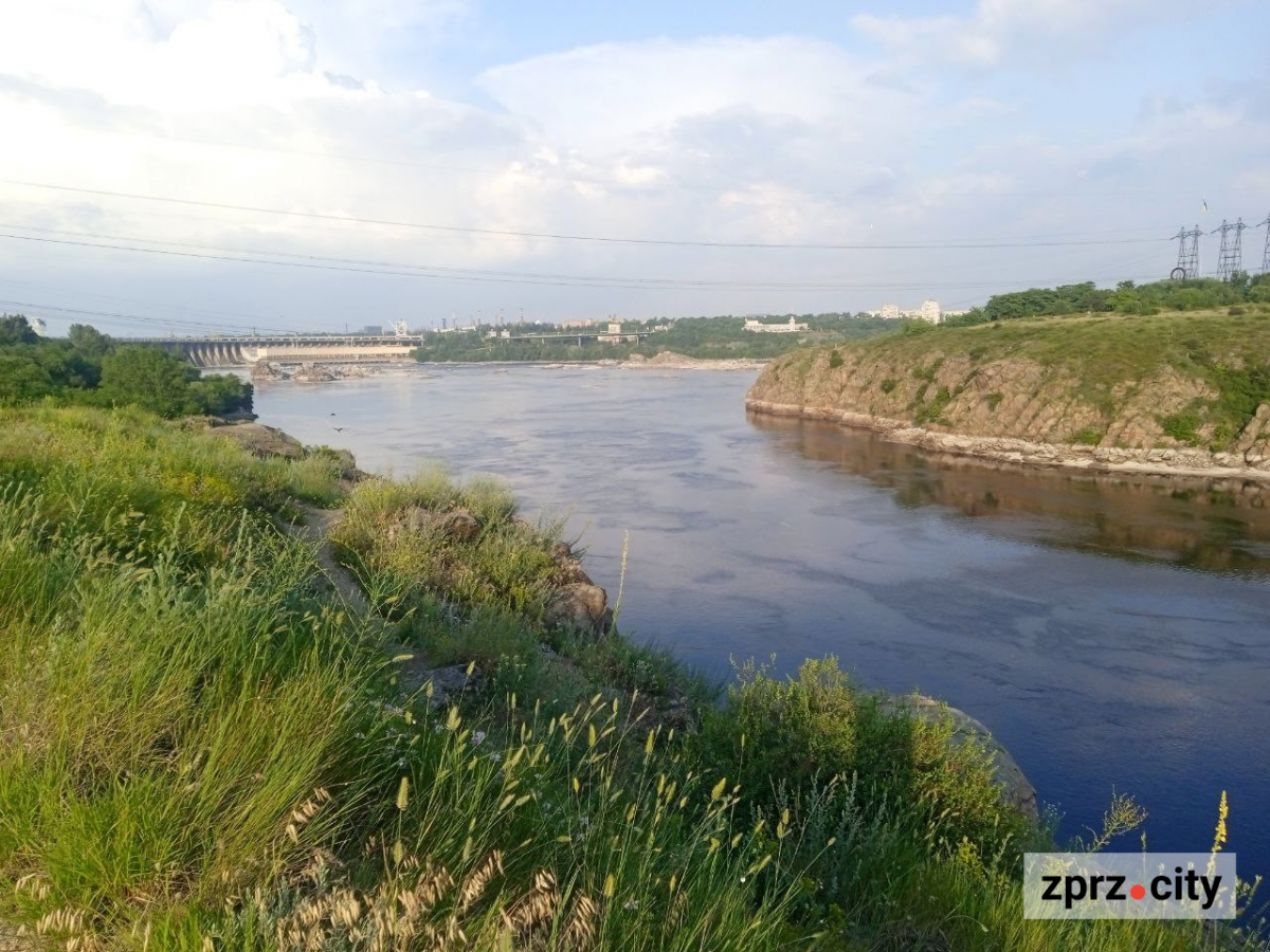 Як у Запоріжжі виглядає популярна зона відпочинку на правому березі Дніпра - фото