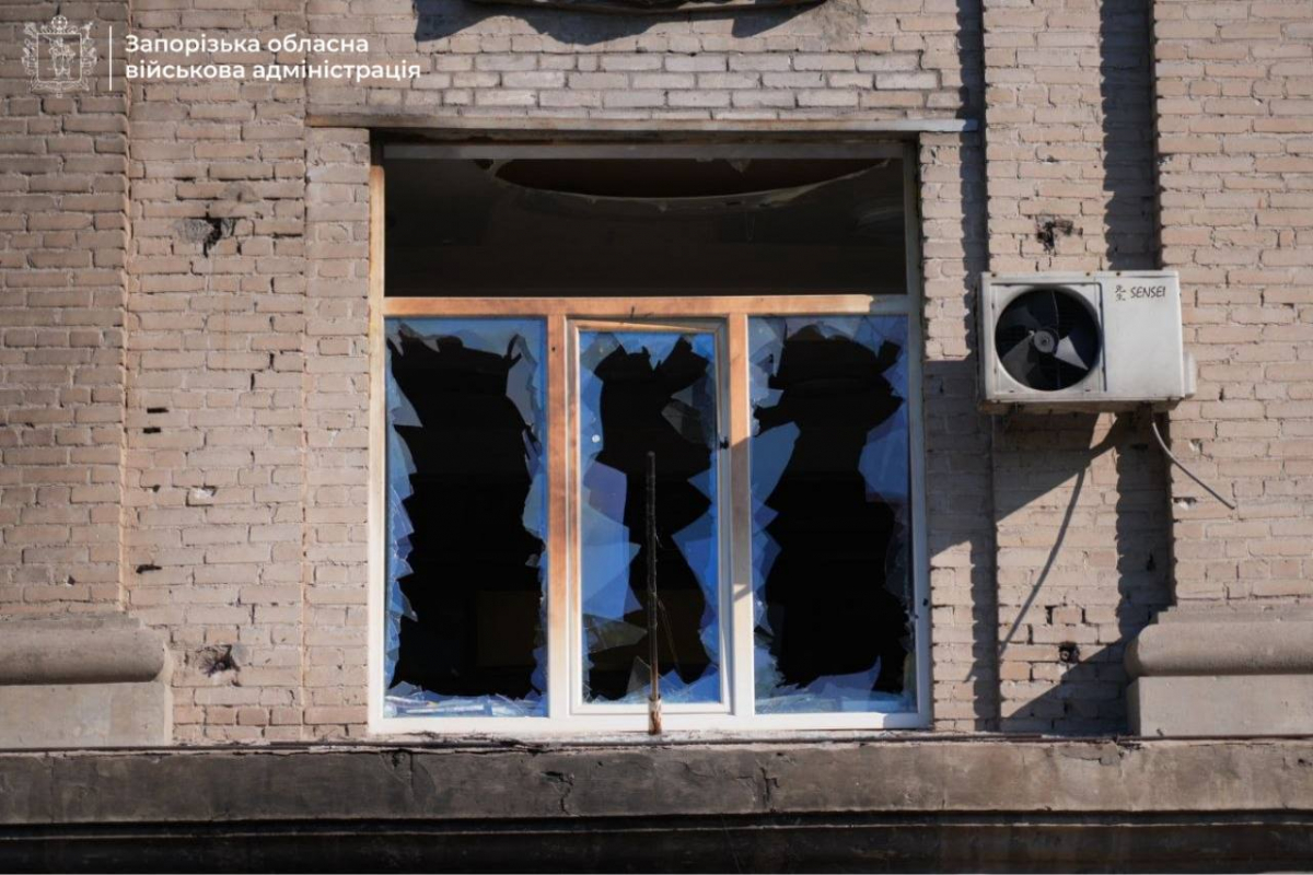 Запоріжжя оговтується після ударів БпЛА: які руйнування зафіксували у двох районах міста (фото, відео)
