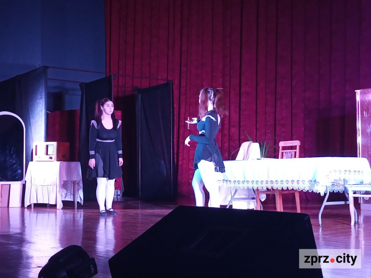 Запорізький театр обрав для показу прем'єри один з віддалених районів міста - фото