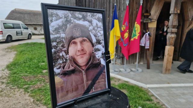 Мама вірила до останнього - у Запоріжжі попрощалися з 37-річним героєм Олександром Дороховим
