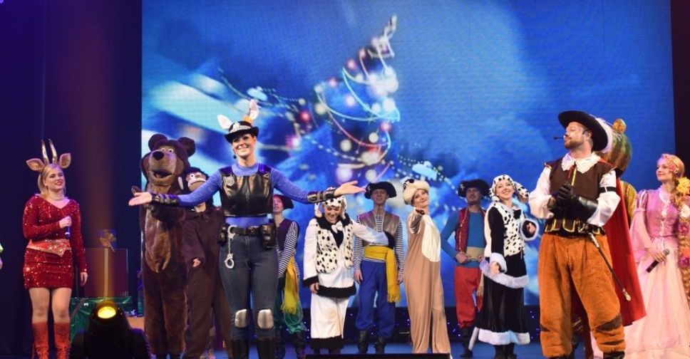 У запорізькій філармонії стартувала новорічна драйвова прем`єра для дітей