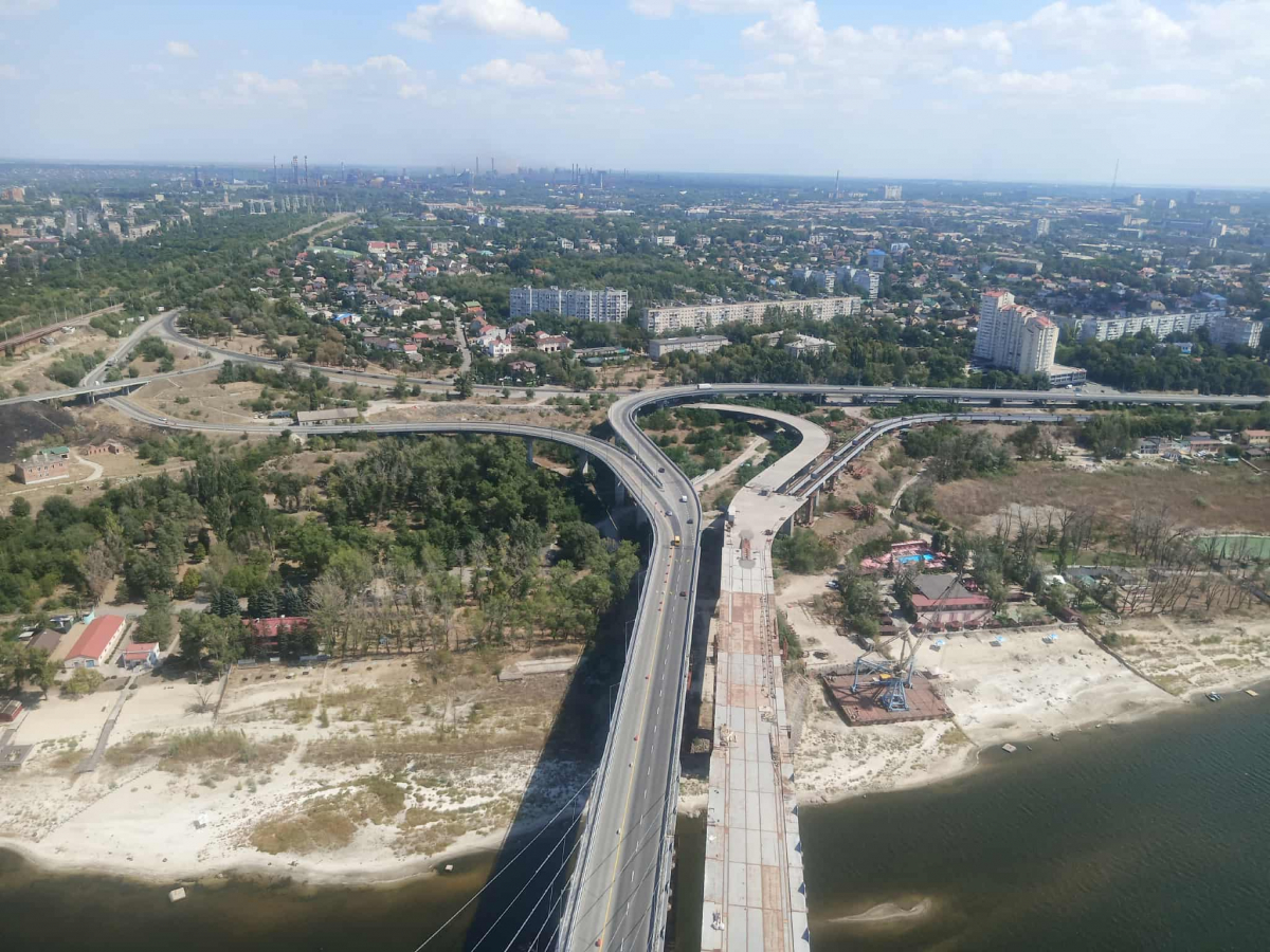 У Запоріжжі намалювали прапор на висоті 200 метрів над Дніпром - відео