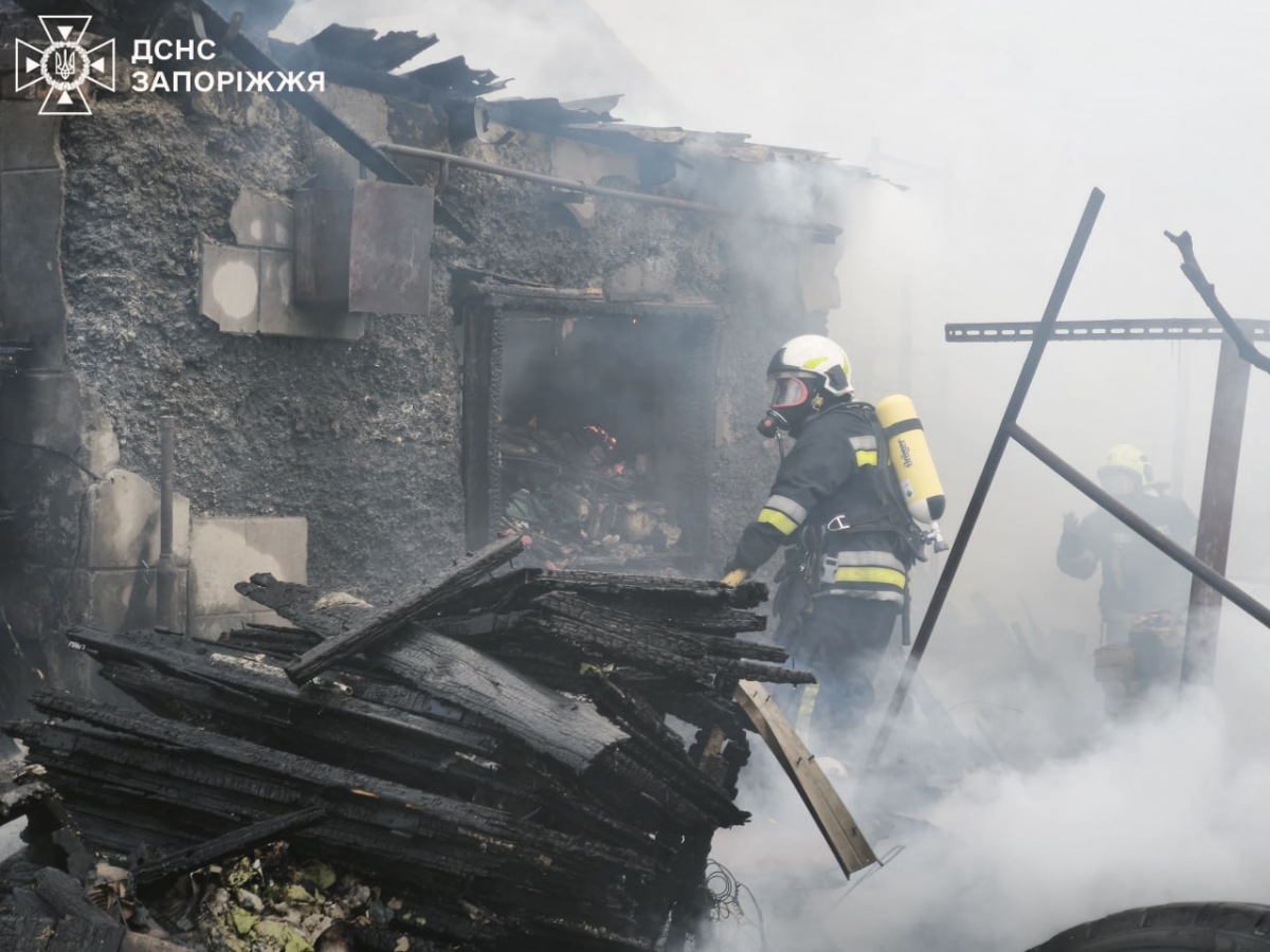 В приватному секторі Запоріжжя сталась пожежа: загинула людина - фото, відео