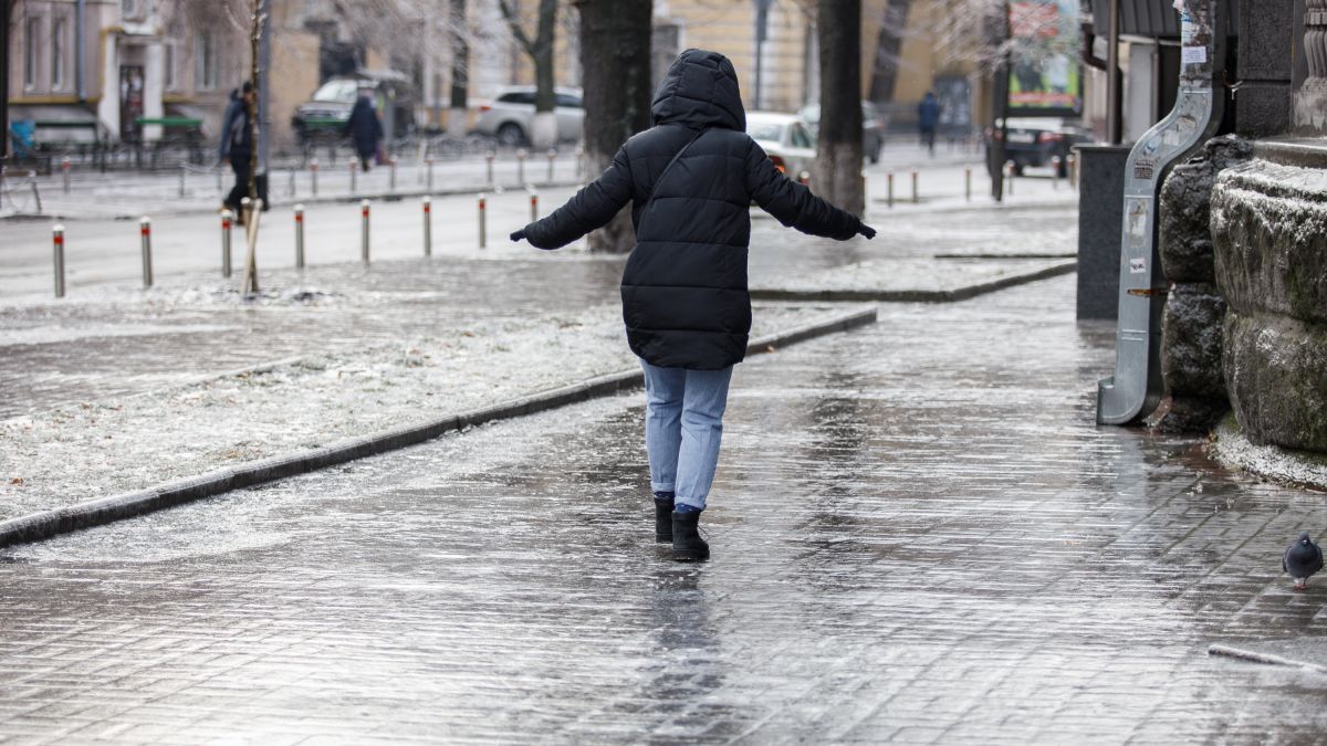 Сніг з дощем, ожеледиця та сильний вітер - у Запоріжжі прогнозують погіршення погоди